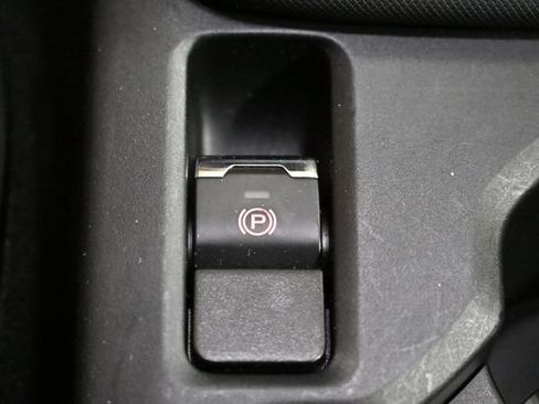 Used 2025 Subaru Forester Premium AWD/4WD image 28