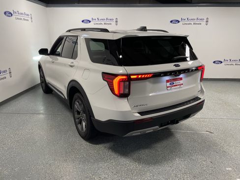 Used 2025 Ford Explorer Active w/ Active Comfort Package image 4