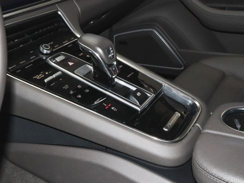 Used 2023 Porsche Panamera 4 Platinum Edition image 43