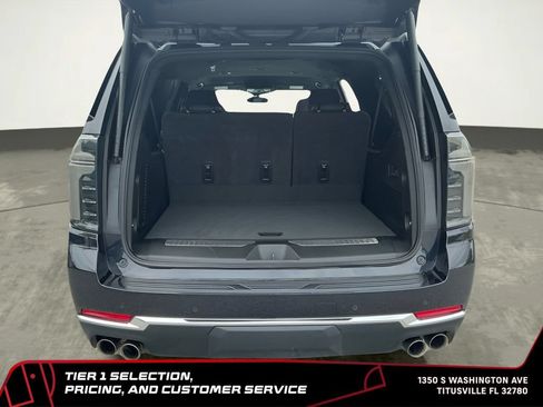 Used 2025 Chevrolet Suburban Premier RWD image 19