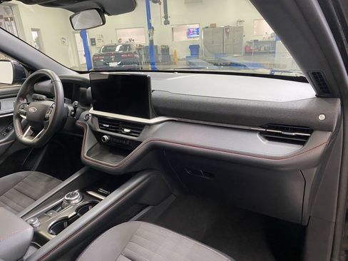 Used 2025 Ford Explorer ST-Line w/ ST-Line Street Pack image 19