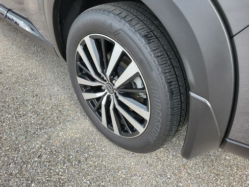 Used 2024 Nissan Pathfinder Platinum w/ Cargo Package FWD image 26