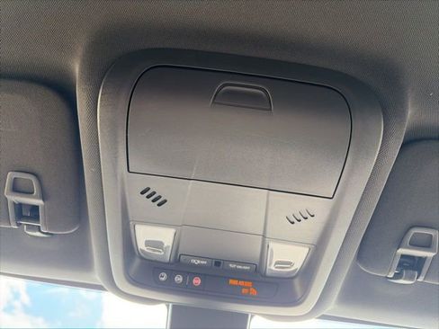 Used 2022 Chevrolet Equinox RS w/ LPO, Floor Liner Package AWD/4WD image 21