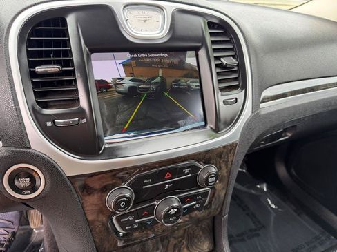 Used 2019 Chrysler 300 Limited RWD image 37