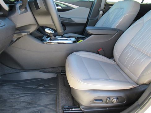 Used 2024 Buick Envista Avenir image 16