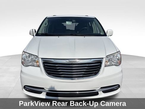 Used 2015 Chrysler Town & Country Touring FWD image 9