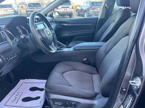 Used 2018 Toyota Camry LE image 10