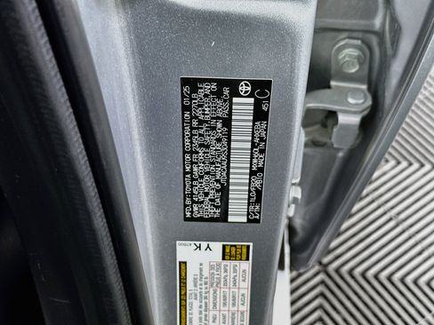 Used 2025 Toyota Prius LE FWD image 12