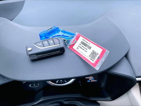 Used 2021 Toyota Corolla LE image 30