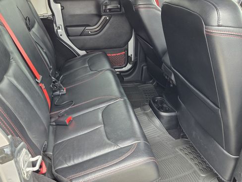 Used 2017 Jeep Wrangler Unlimited Rubicon AWD/4WD image 10