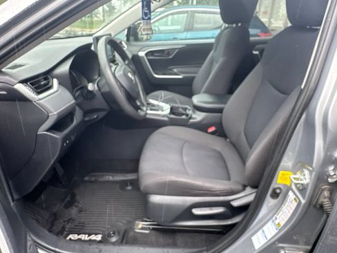 Used 2019 Toyota RAV4 LE w/ All Weather Liner Package AWD/4WD image 6