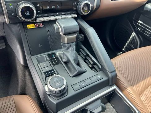 Used 2026 Toyota 4Runner Limited AWD/4WD image 17