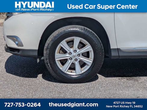 Used 2011 Toyota Highlander SE w/ Tow Pkg FWD image 10