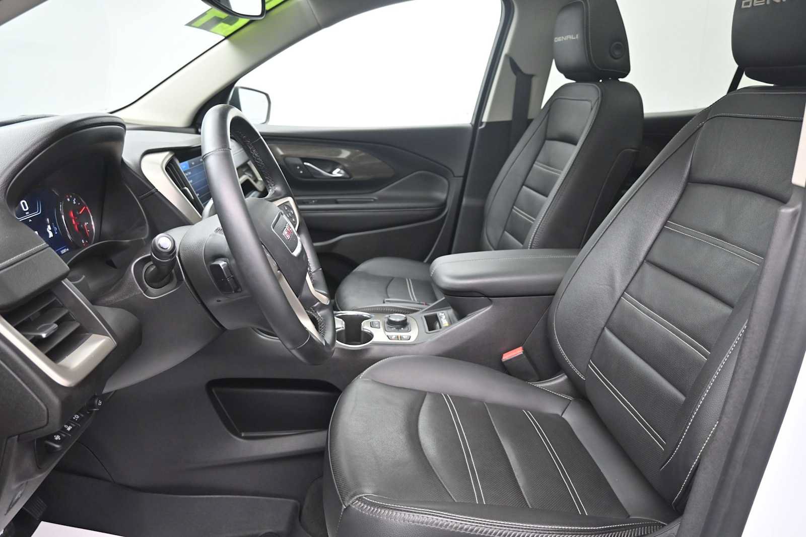 Used 2024 GMC Terrain Denali w/ Denali Premium Package AWD/4WD image 12