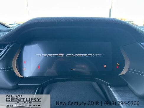 New 2026 Jeep Grand Cherokee Limited w/ Limited Altitude Package AWD/4WD image 21