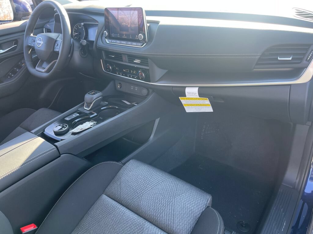 Used 2026 Nissan Rogue SV AWD/4WD image 16
