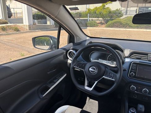 Used 2025 Nissan Versa SV FWD image 32