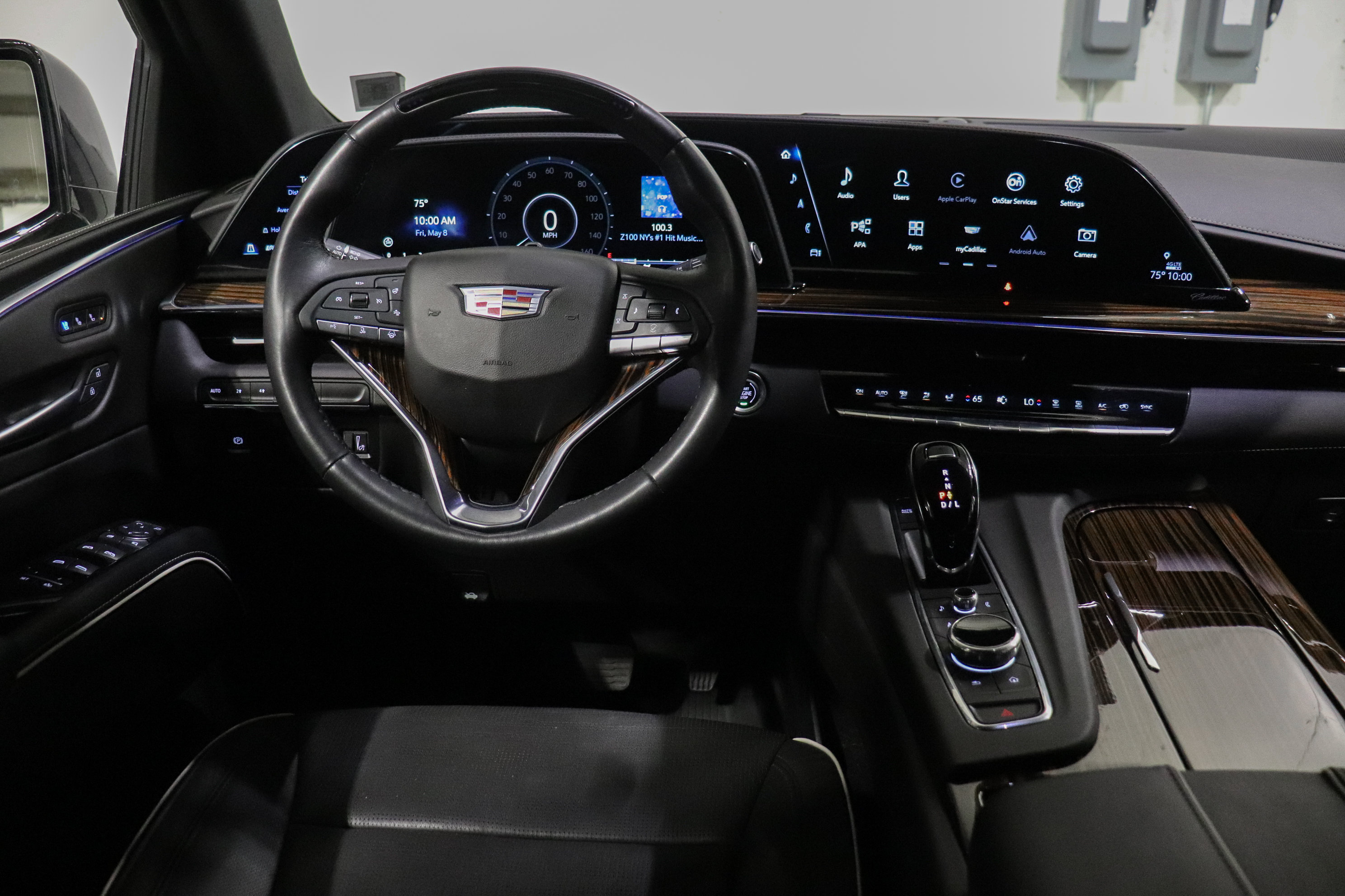 Certified 2023 Cadillac Escalade ESV Premium Luxury AWD/4WD image 29
