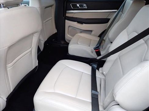 Used 2019 Ford Explorer XLT w/ Equipment Group 202A image 10