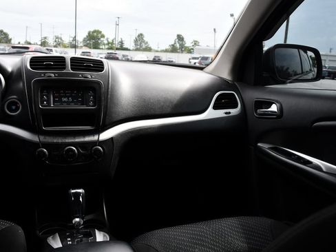 Used 2019 Dodge Journey SE w/ Connectivity Group FWD image 19