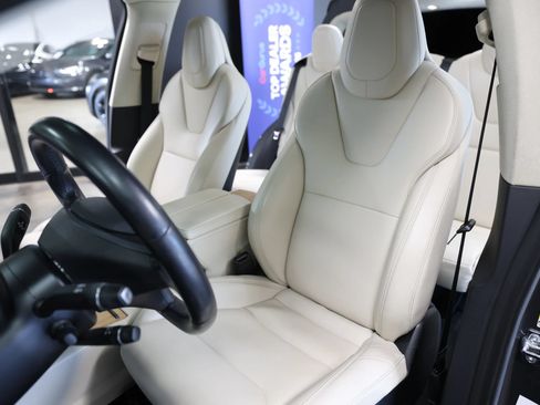 Used 2018 Tesla Model X 75D AWD/4WD image 26