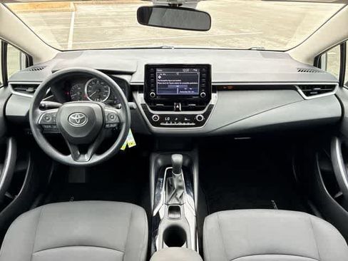 Used 2022 Toyota Corolla LE FWD image 16
