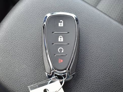 Used 2025 Chevrolet Trax LT w/ LT Convenience Package image 31