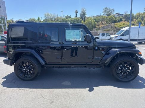 Certified 2025 Jeep Wrangler Unlimited Sahara w/ Safety Group AWD/4WD image 10