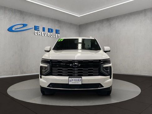 Used 2025 Chevrolet Suburban High Country AWD/4WD image 9