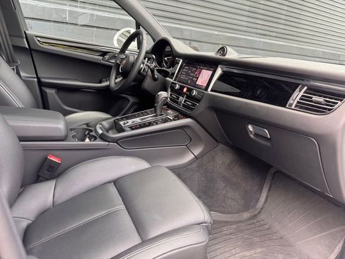 Certified 2026 Porsche Macan AWD/4WD image 19