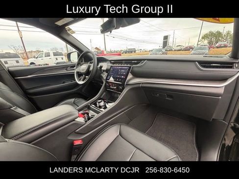 Used 2025 Jeep Grand Cherokee L Limited w/ Luxury Tech Group II image 9