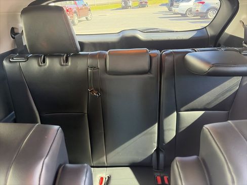 Used 2022 Toyota Highlander XLE image 11