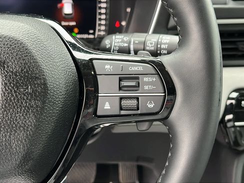 Used 2025 Honda Pilot Elite image 13