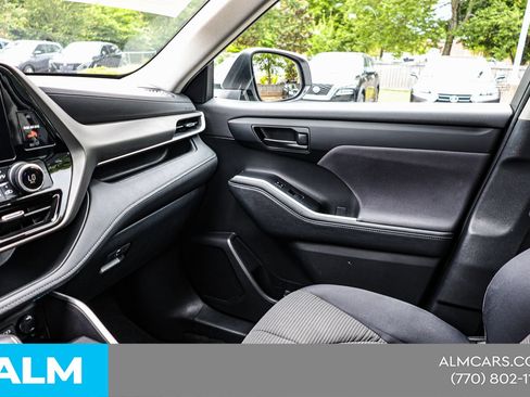 Used 2024 Toyota Highlander LE FWD image 38