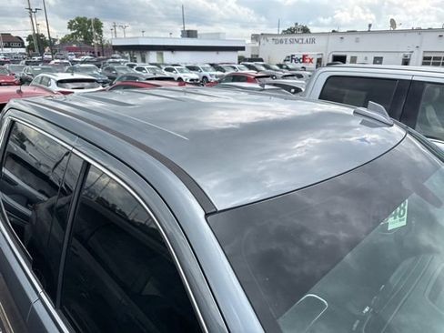Used 2020 GMC Sierra 1500 SLT w/ SLT Premium Package RWD image 9
