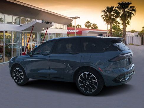 Used 2025 Lincoln Nautilus Reserve AWD/4WD image 5