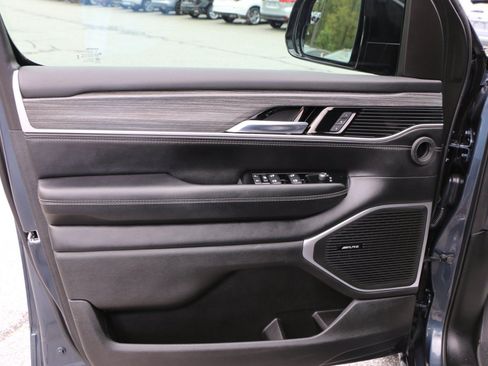 Used 2023 Jeep Wagoneer Series II w/ Premium Group I AWD/4WD image 17