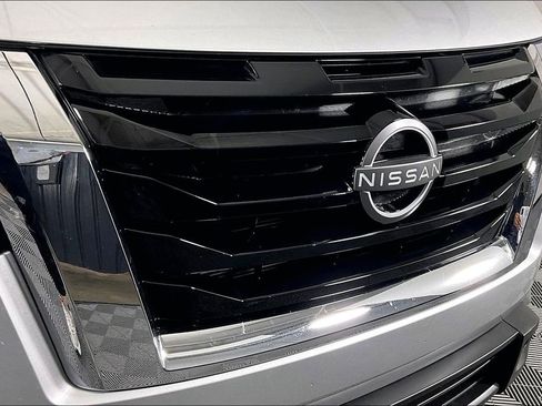 Used 2025 Nissan Pathfinder S image 40