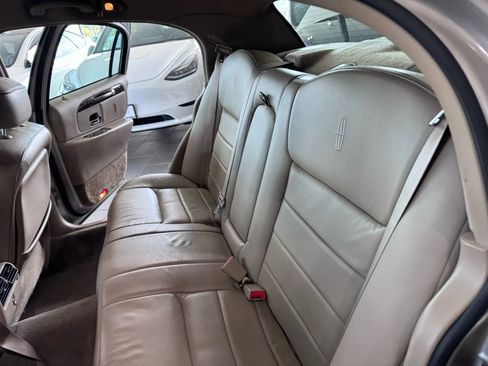 Used 2002 Lincoln Town Car Executive image 21