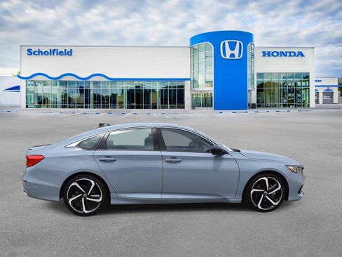 Used 2022 Honda Accord Sport image 2
