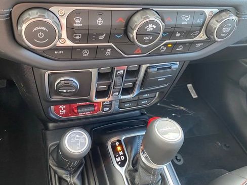 New 2025 Jeep Gladiator Rubicon image 23