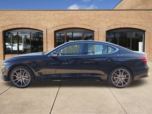 Used 2025 Genesis G70 2.5T image 6