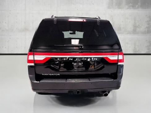 Used 2017 Lincoln Navigator Select image 6