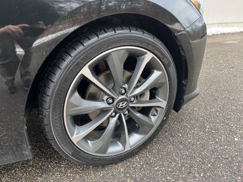 Used 2019 Hyundai Veloster 2.0 Premium image 9