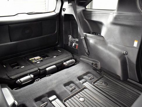 Used 2025 Toyota Sienna XSE w/ XSE Plus Package image 28