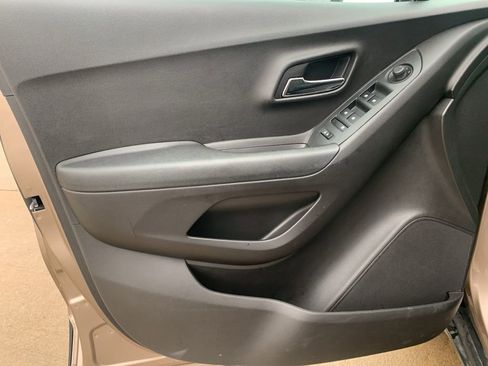 Used 2018 Chevrolet Trax LT image 16