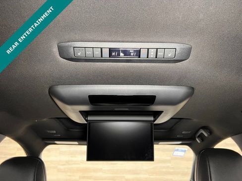 Used 2025 Toyota Sienna Platinum image 13