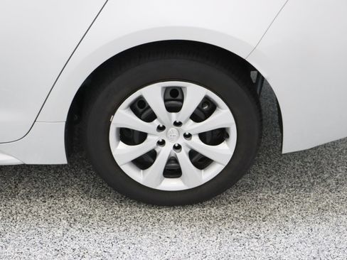 Used 2025 Toyota Corolla LE FWD image 10