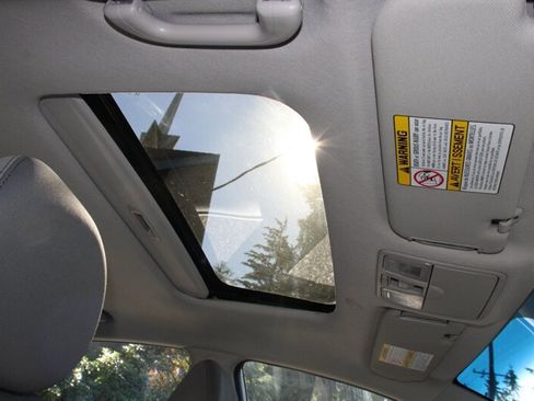 Used 2012 Hyundai Elantra GLS FWD image 9