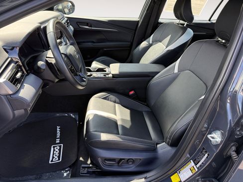 Used 2025 Toyota Camry SE image 10